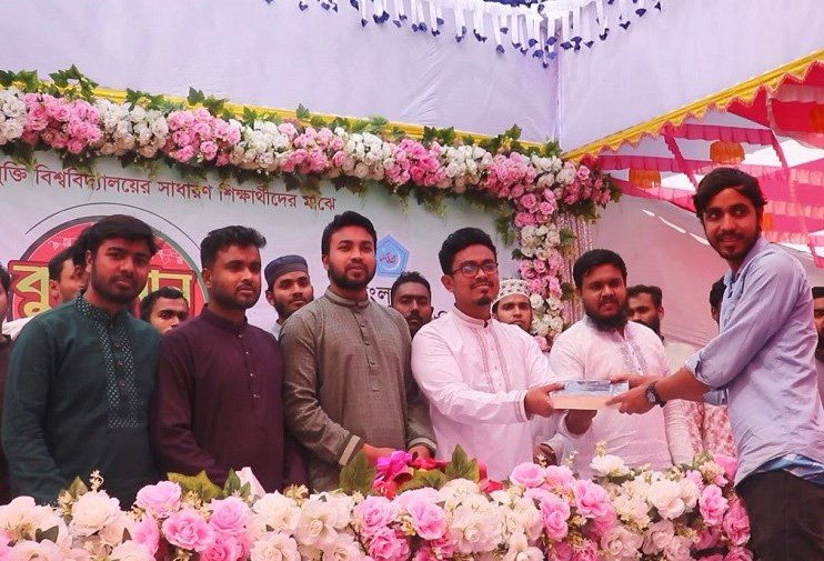 পবিত্র মাহে রমাদান উপলক্ষে পাবিপ্রবিতে ইসলামী ছাত্রশিবিরের কুরআন বিতরণ